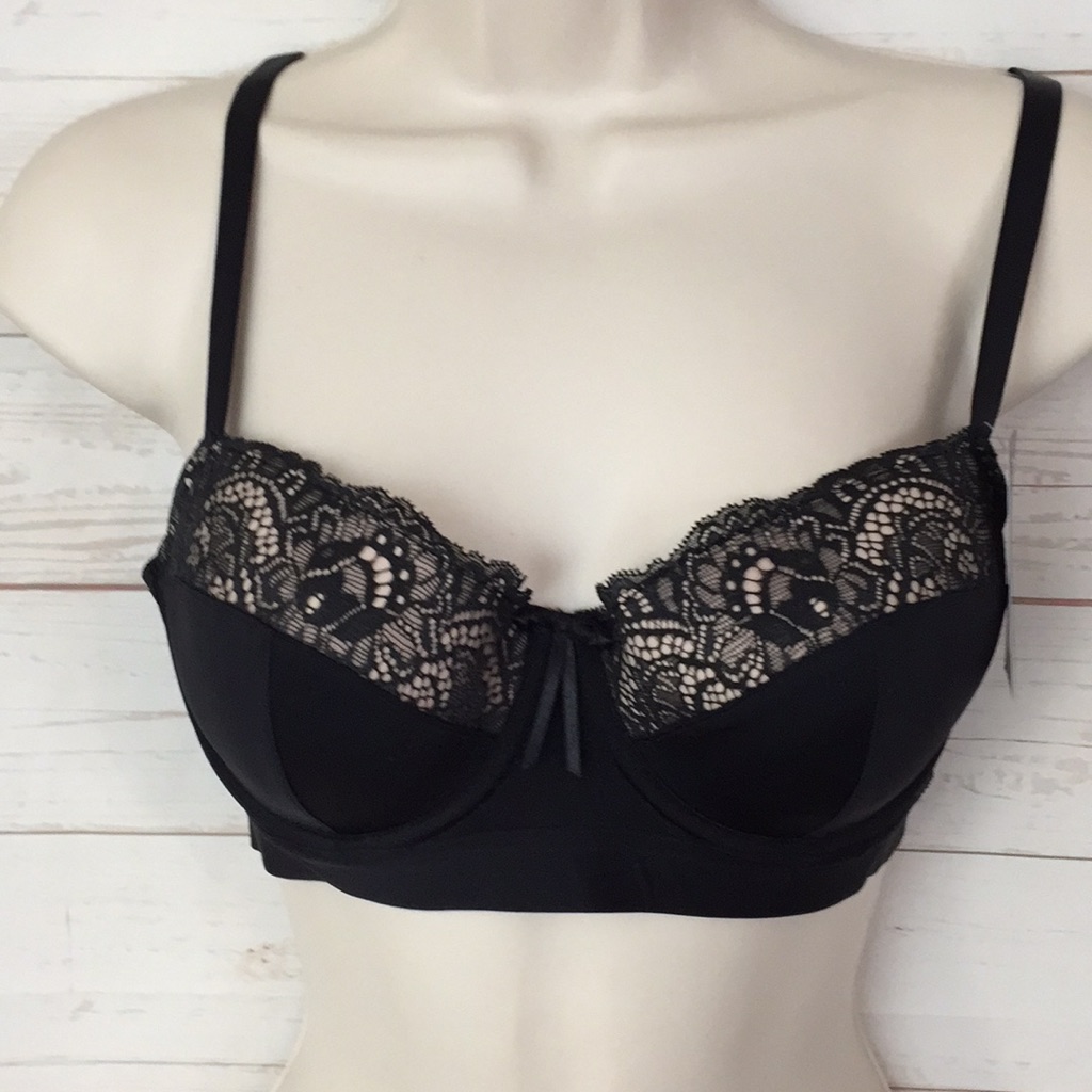 Fredericks Of Hollywood Sz 32d Hollywood Vixen